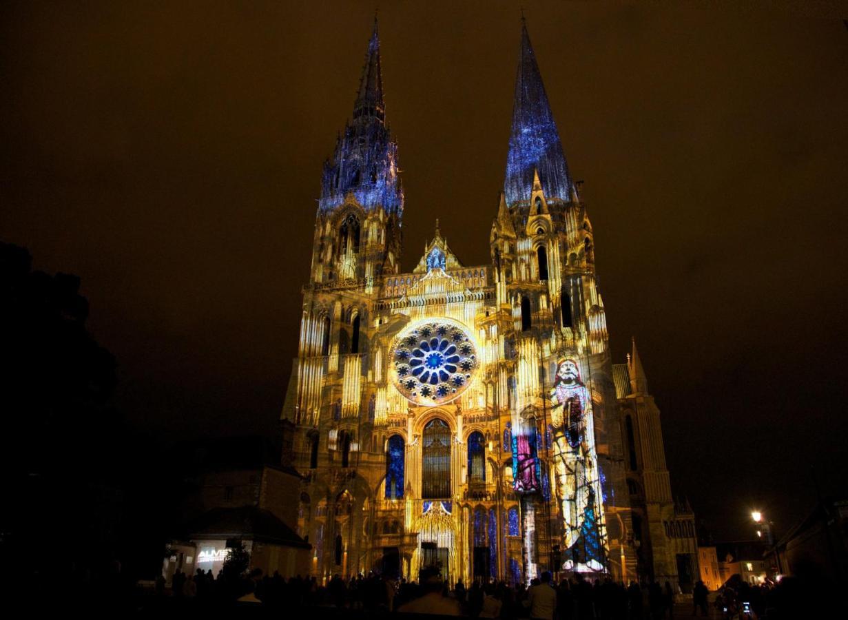 B&B Hotel Chartres Centre Cathedrale Exterior photo